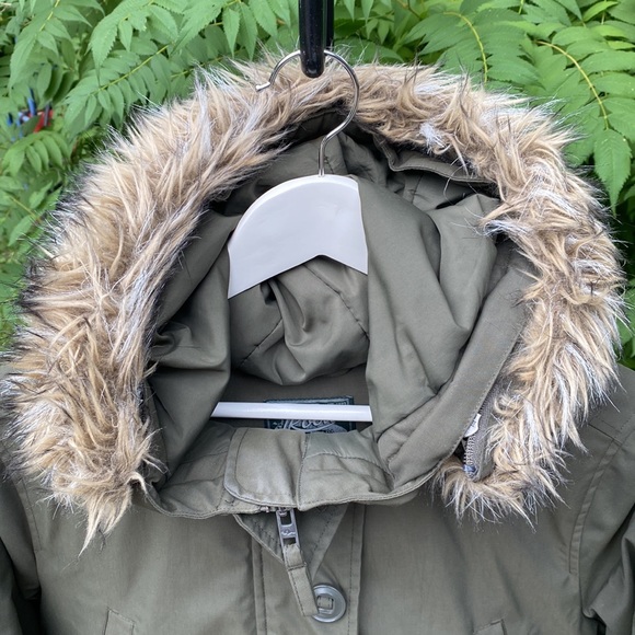 Ladies winter jacket. - Picture 4 of 5